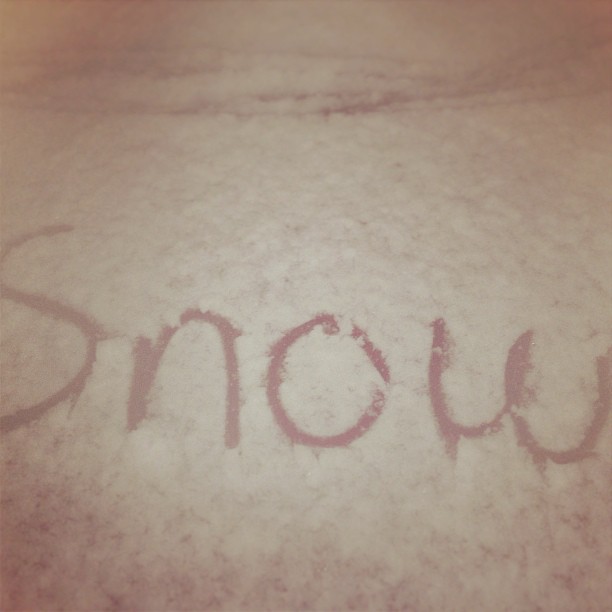 What's this falling from the sky daddy? #uksnow