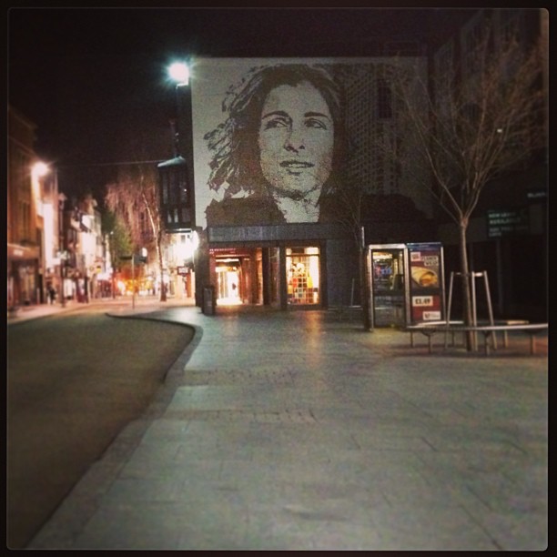 There's a big face!!